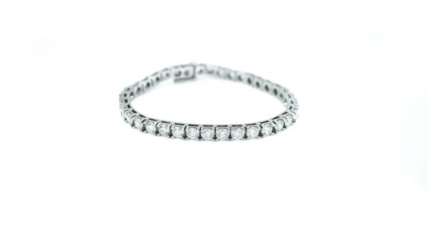 Lady's White 18 Karat Tennis Bracelet With 10.00Tdw Round H Si2 Diamonds